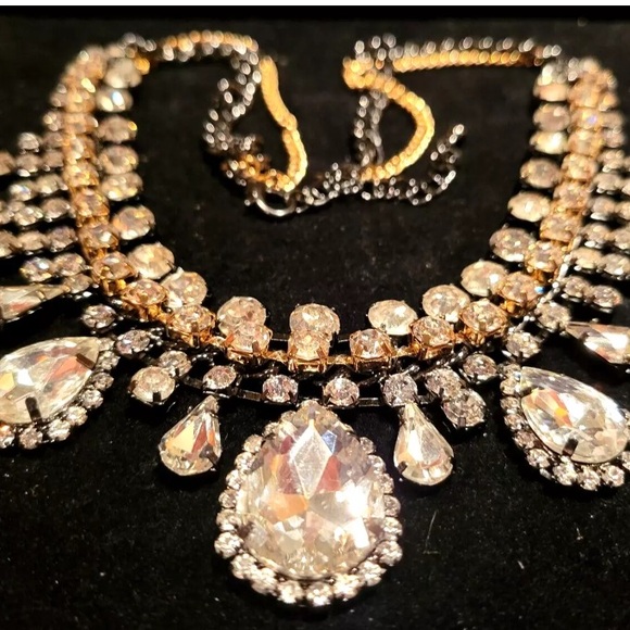 Diamanté Designer Oval Pendant Crystal Choker - Picture 5 of 5